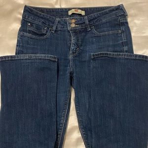 Levi’s slender boot fit jeans, size 8 women’s.